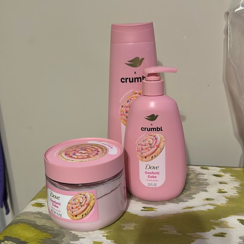 NEW Dove x Crumbl bundle of 3 products Body Wash,Hand Soap & Body Scrub